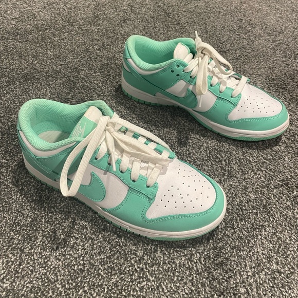 Nike Dunk Women’s Green Glow - Picture 3 of 4